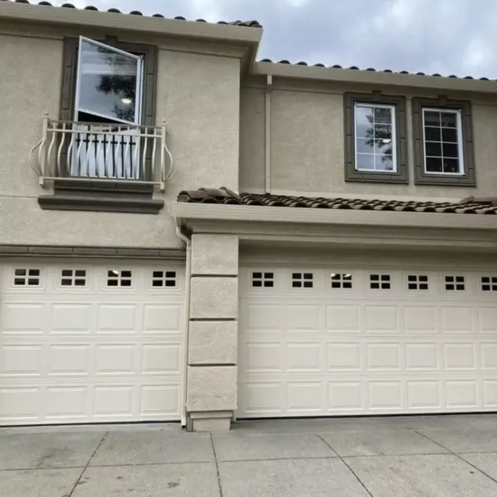 Garage Door Level 10 Overhead Door 03