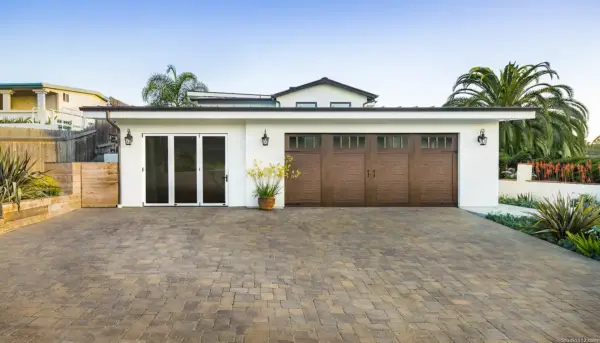 Carriage House 4-Layer garage doors