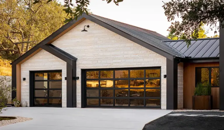 Avante®

Aluminum and glass doors that make your garage a stunning focal point, providing natural light by day and a dramatic glow at night