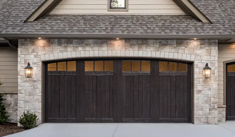 Canyon Ridge® Carriage House (5-Layer)

Insulated carriage house garage doors with faux wood composite cladding and overlays