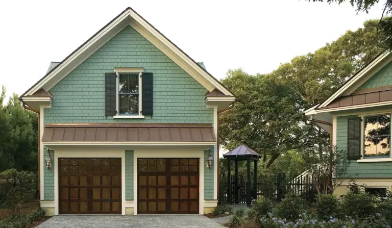 Reserve® Wood Semi-Custom

Let the lasting beauty of a natural wood door welcome you home