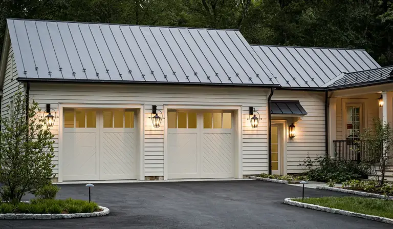 Reserve® Wood Extira®

Enjoy the craftsmanship of an Extira wood door that offers lasting style and performance